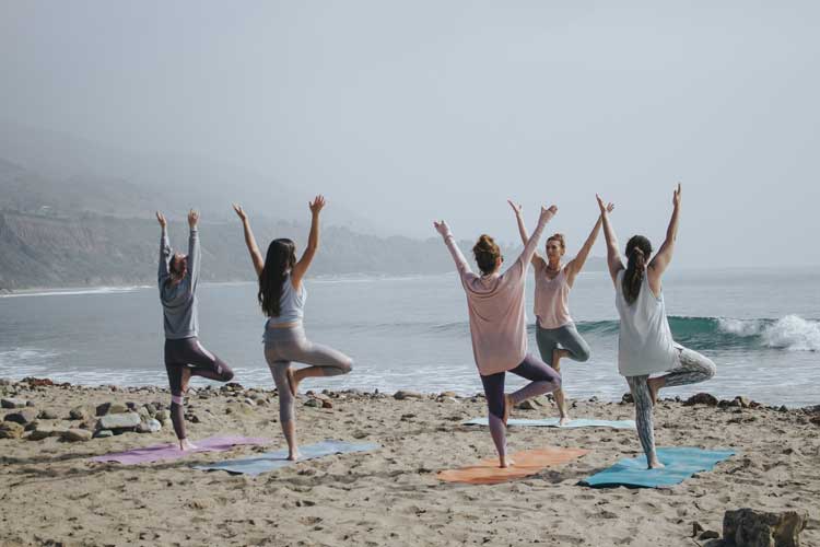Posizioni yoga: le 8 Asana più conosciute